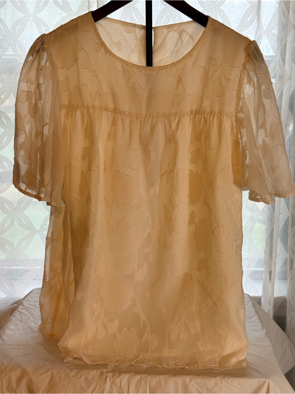 Women's Cream Floral Lace LinedTunic Top - Brand Size Medium (GG11)